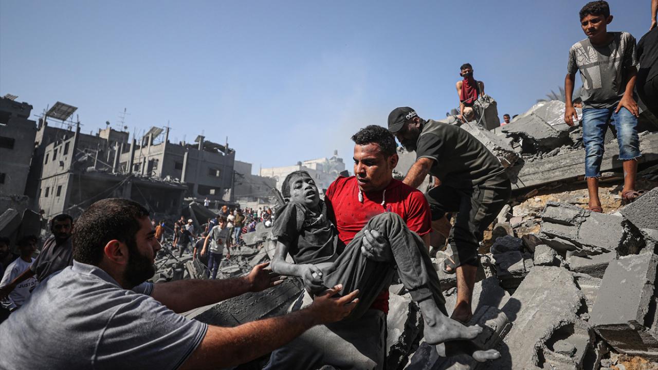 Gazze de can kaybı 23 bin 708 e yükseldi